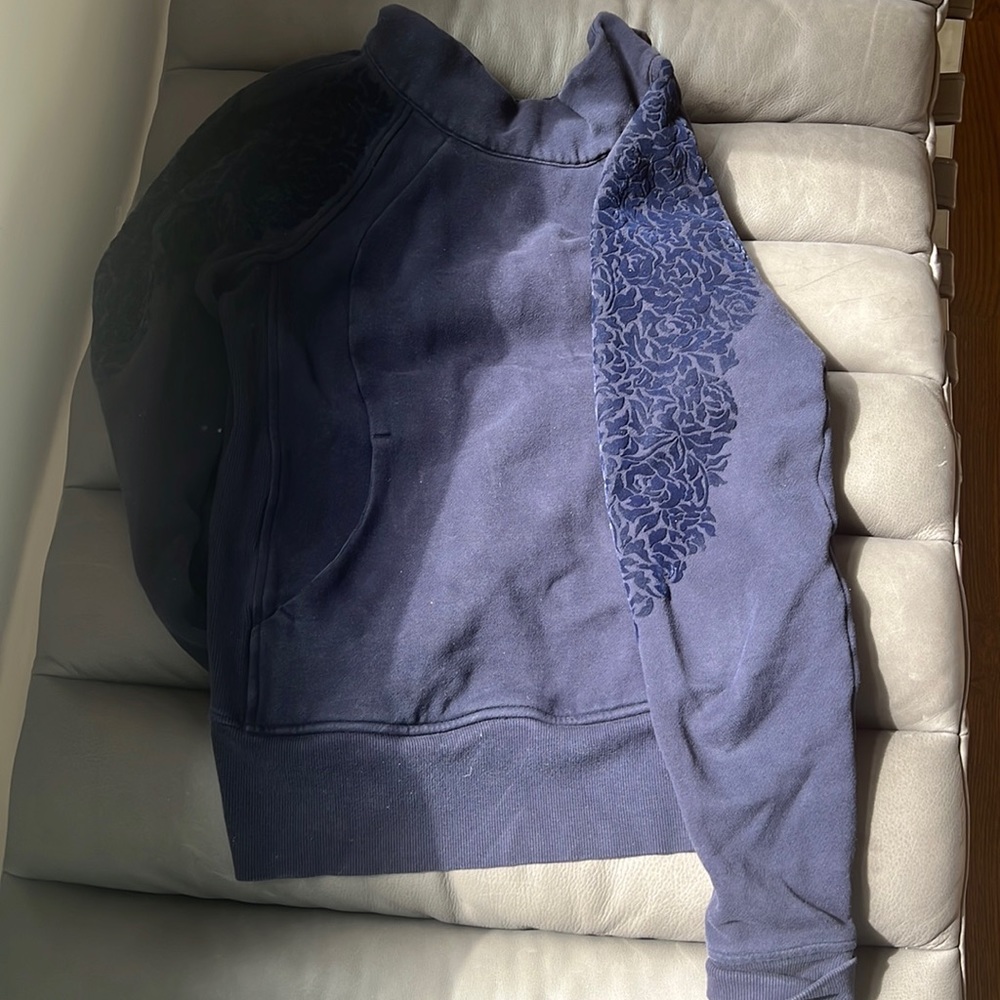Lululemon Sweatshirt Size 6